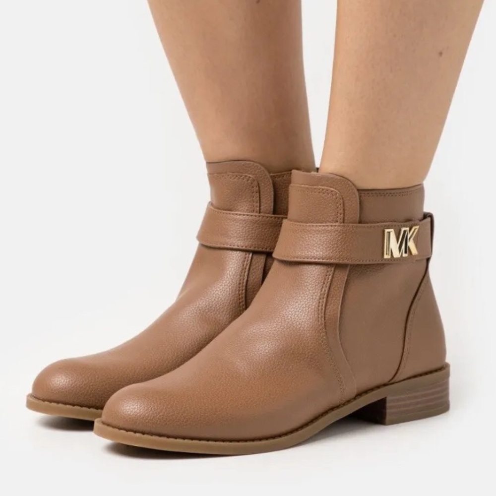 New in a box MICHAEL MICHAEL KORS
Women's Jilly Flat Booties - Picture 8 of 12